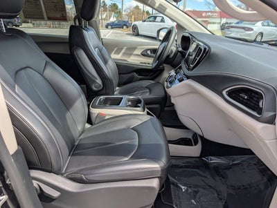 2023 Chrysler Pacifica Hybrid Touring L