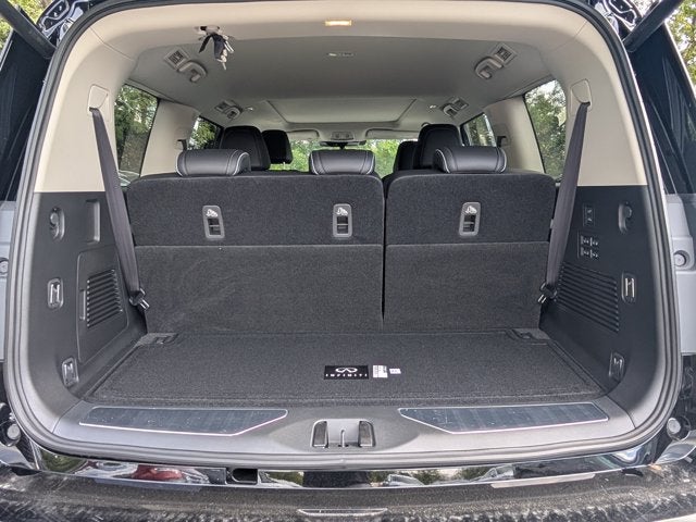 2027 INFINITI QX80 LUXE