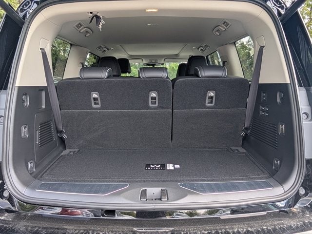 2027 INFINITI QX80 LUXE